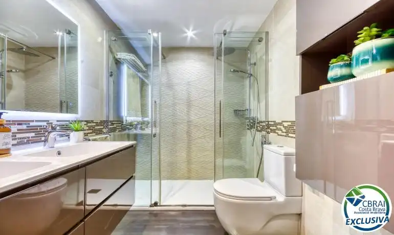 Baño de Apartamento en venta en Figueres con Amueblado