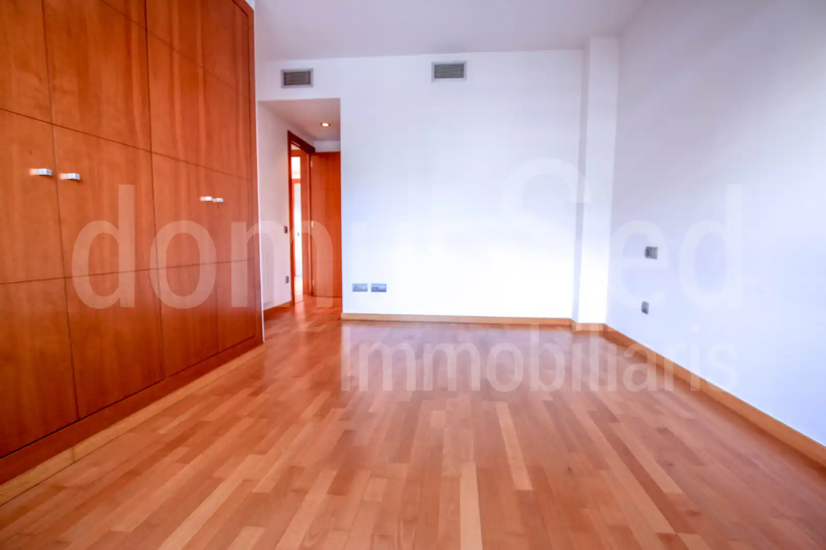 Sala de estar de Piso de alquiler en El Masnou con Aire acondicionado, Calefacción y Parquet