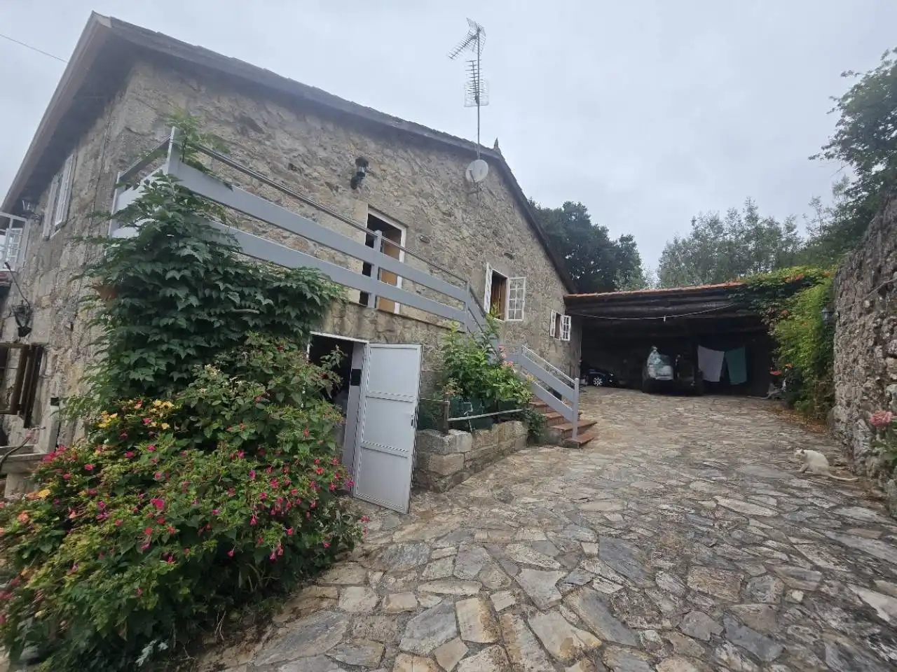 Außenansicht von Haus oder Chalet zum Verkauf in O Saviñao  mit Heizung, Privatgarten und Terrasse