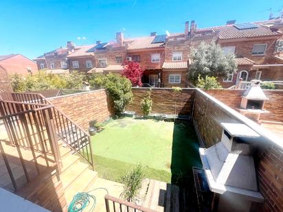 Single-family semi-detached to rent in Calle Granada, Altos del Olivar - El Caracol