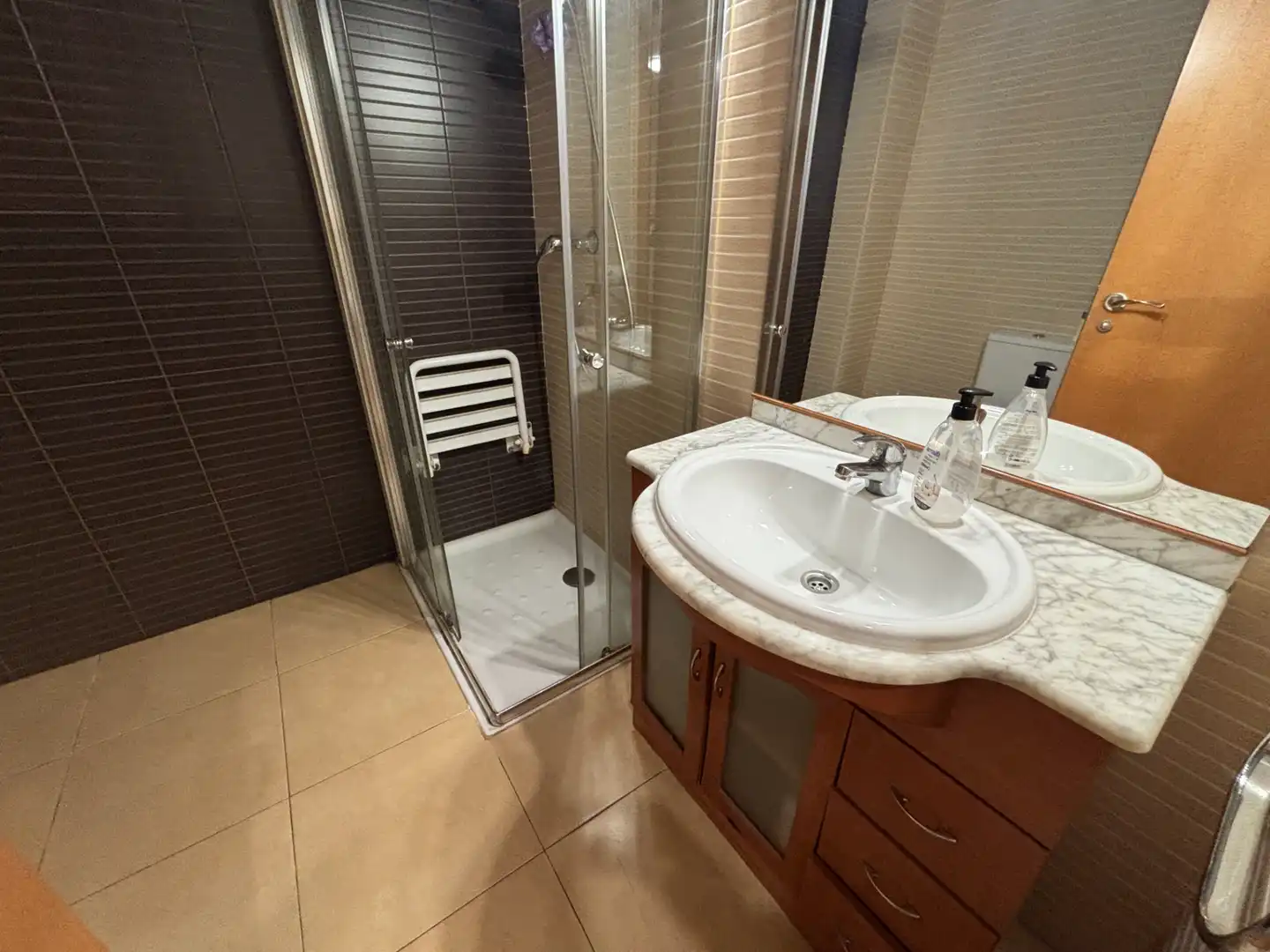 Baño de Piso en venta en Rosselló con Calefacción, Terraza y Horno