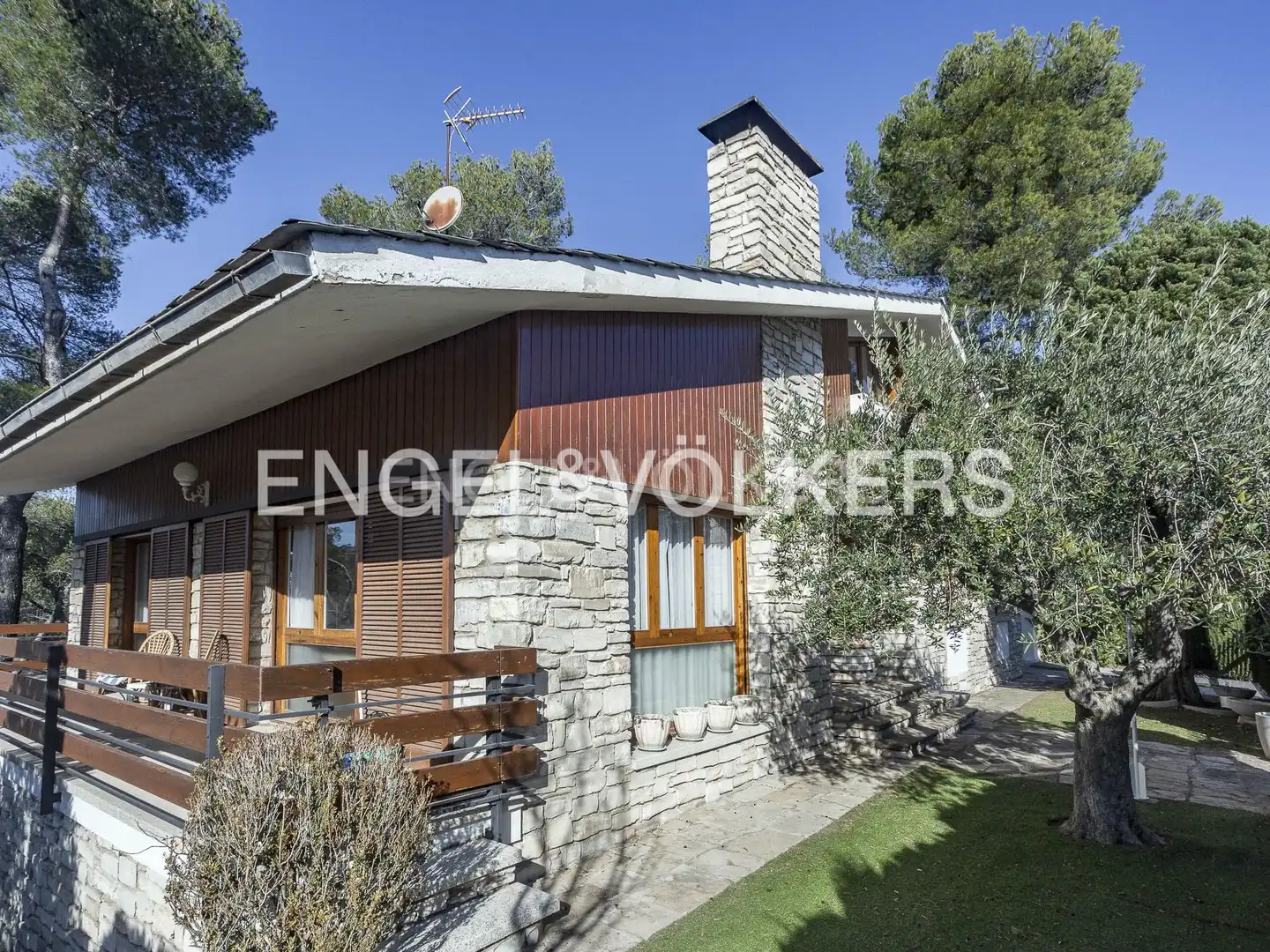 Vista exterior de Casa o chalet en venta en La Pobla de Claramunt con Calefacción, Jardín privado y Terraza