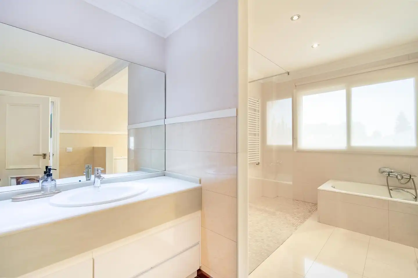 Badezimmer von Haus oder Chalet zum Verkauf in Bétera mit Klimaanlage, Heizung und Privatgarten