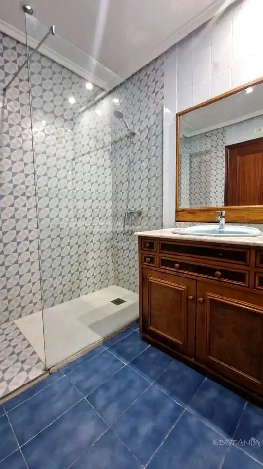 Baño de Piso en venta en Alfara del Patriarca con Aire acondicionado, Trastero y Amueblado