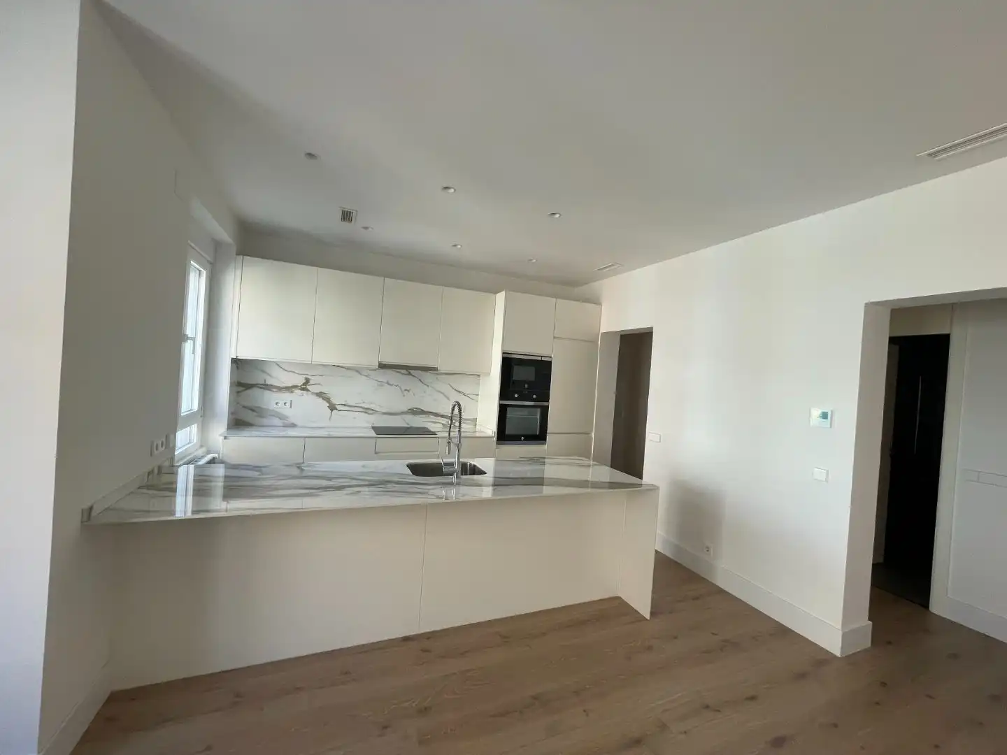 Küche von Wohnung zur Miete in  Madrid Capital mit Klimaanlage, Terrasse und Balkon