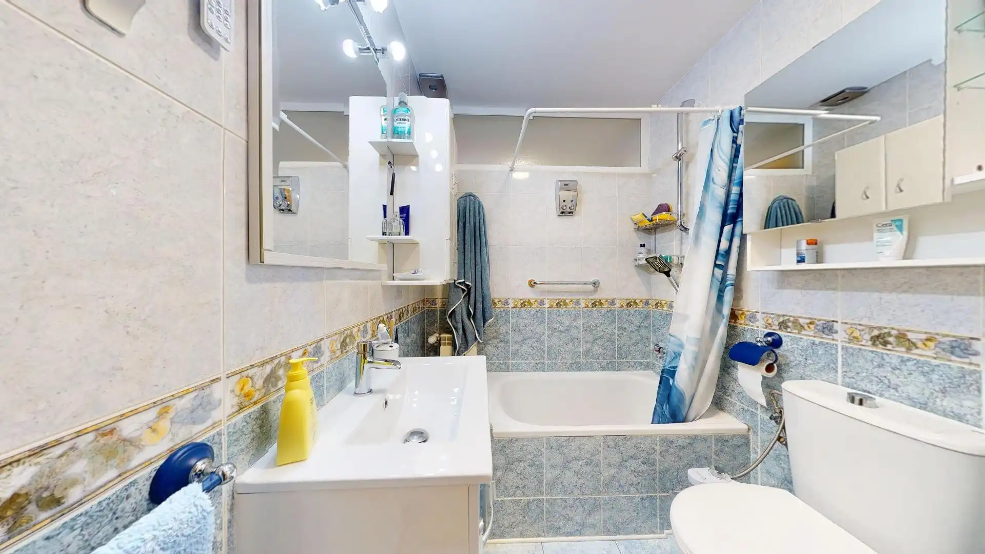 Bathroom of Flat for sale in Leganés  with Air Conditioner, Heating and Terrace