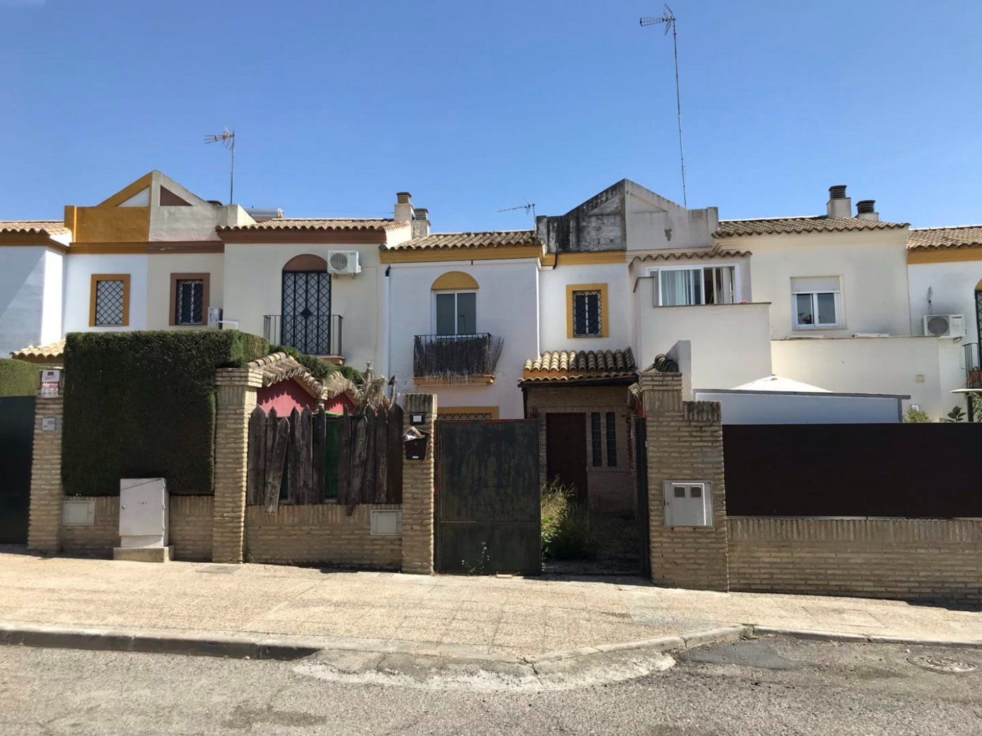 Single-family semi-detached for sale in Sanlúcar la Mayor