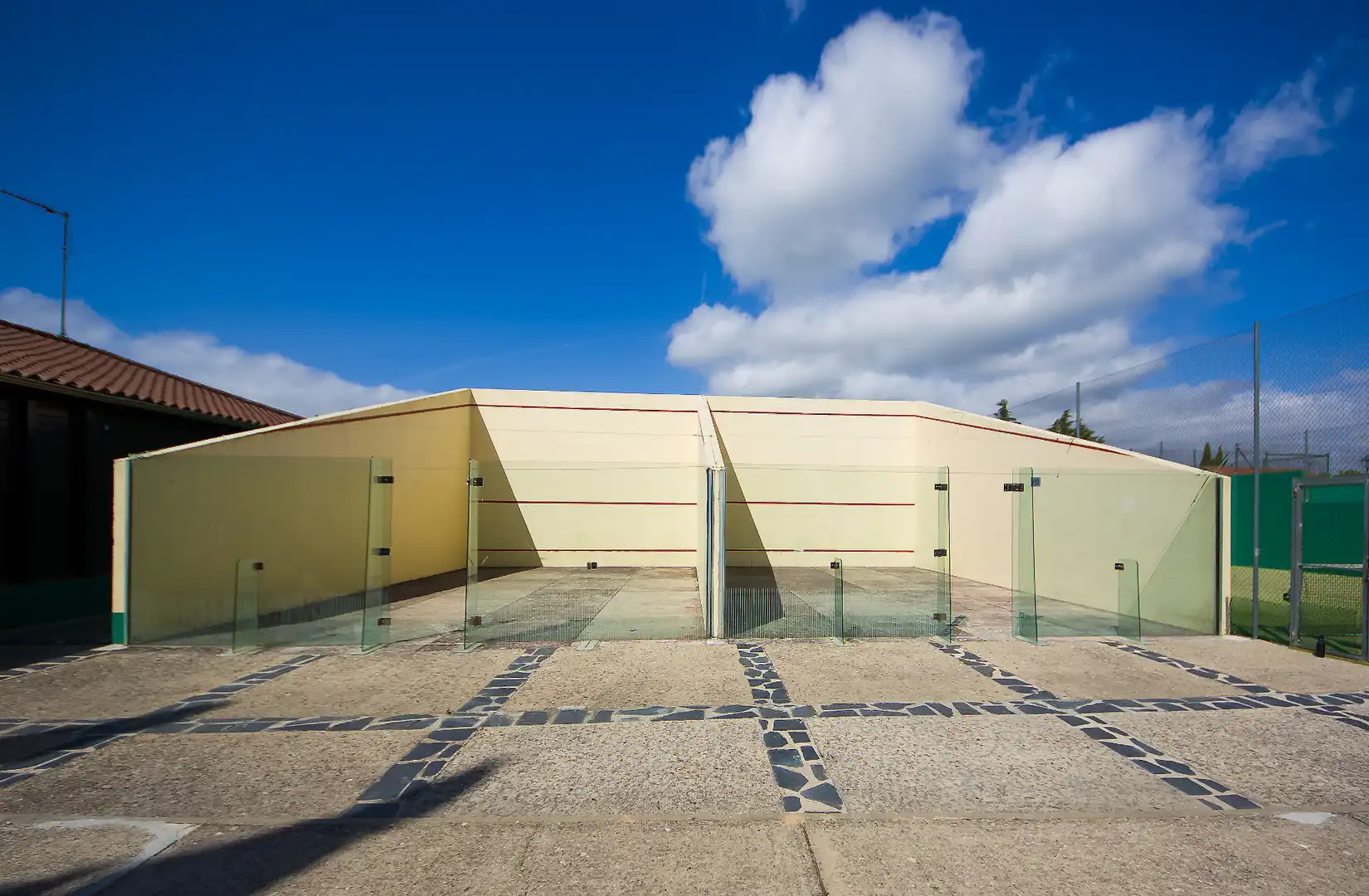 Vista exterior de Casa o chalet en venta en Ayegui / Aiegi con Aire acondicionado, Calefacción y Jardín privado