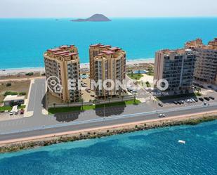 Vista exterior de Apartament en venda en La Manga del Mar Menor amb Calefacció, Terrassa i Piscina comunitària