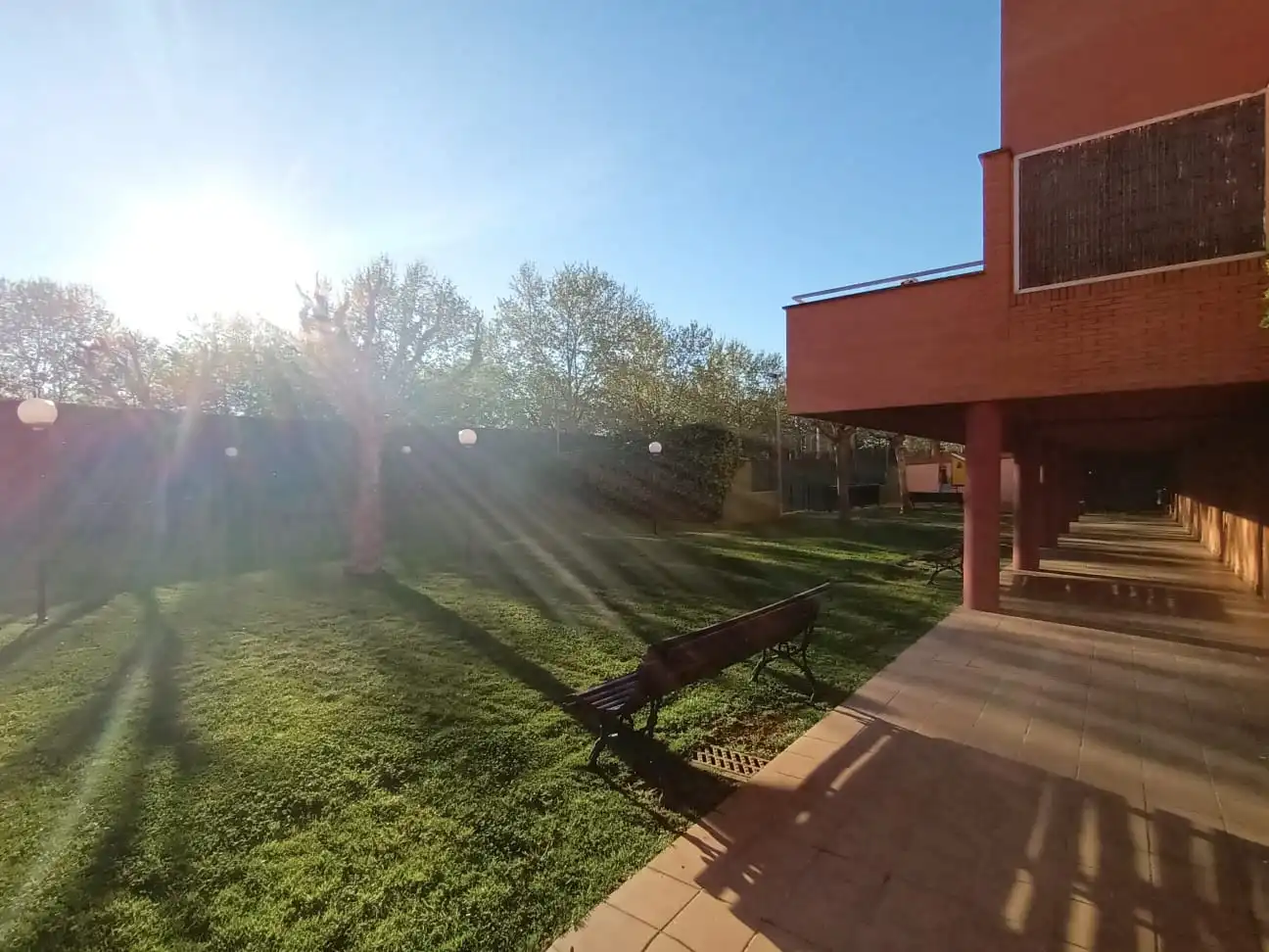 Vista exterior de Ático en venta en Mérida con Terraza, Trastero y Piscina comunitaria