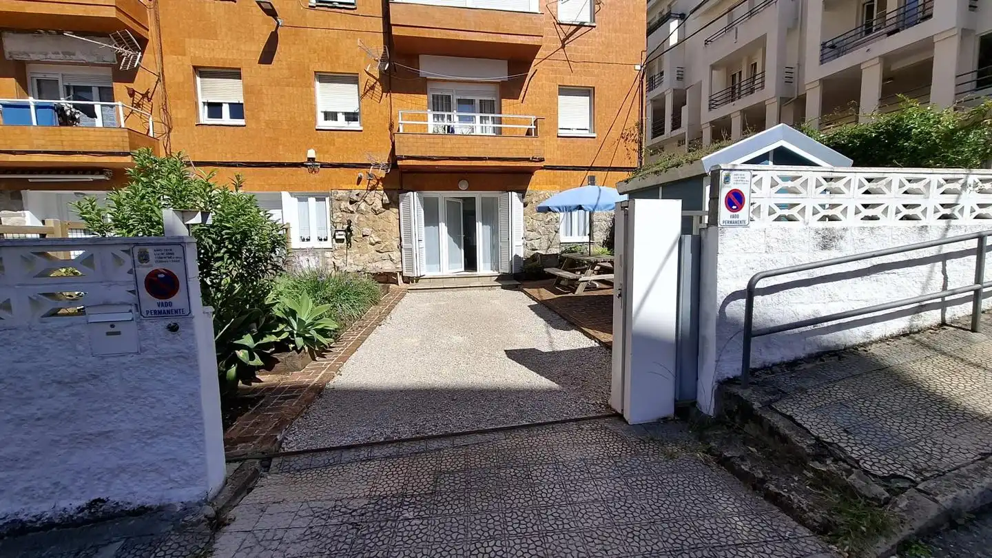 Vista exterior de Planta baixa de lloguer en Santander amb Calefacció, Jardí privat i Terrassa