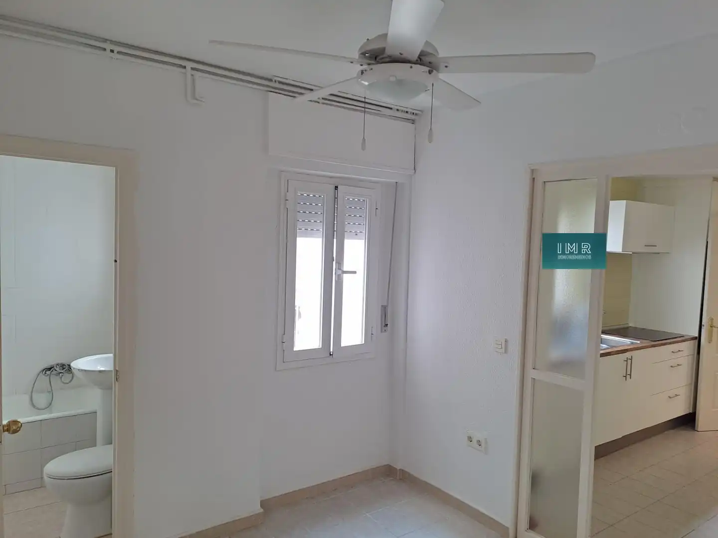 Flat for rent in Sevilla  with Air Conditioner and Storage room