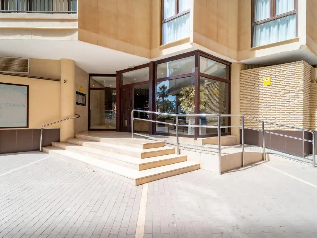 Außenansicht von Wohnung zur Miete in Málaga mit Klimaanlage, Heizung und Terrasse