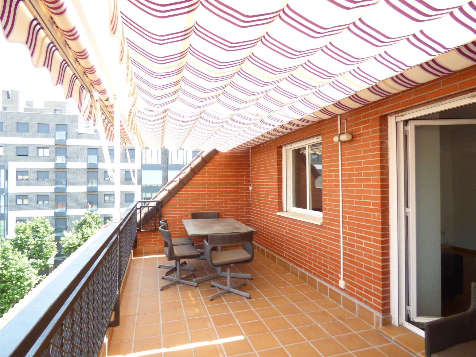Terrace of Attic to rent in  Madrid Capital  with Air Conditioner, Heating and Private garden