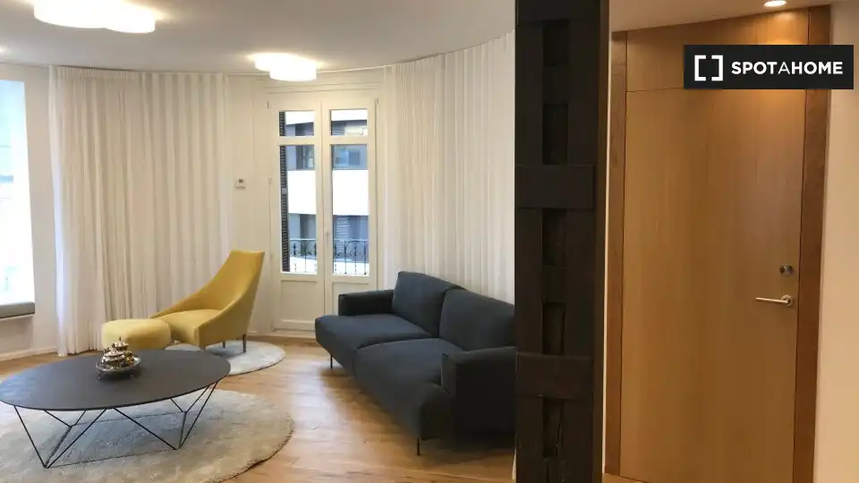 Room in Ensanche - Moyua - Diputación