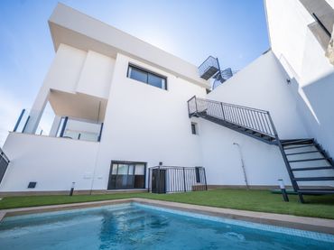 Casa amb piscina en venda a Calle Alicante