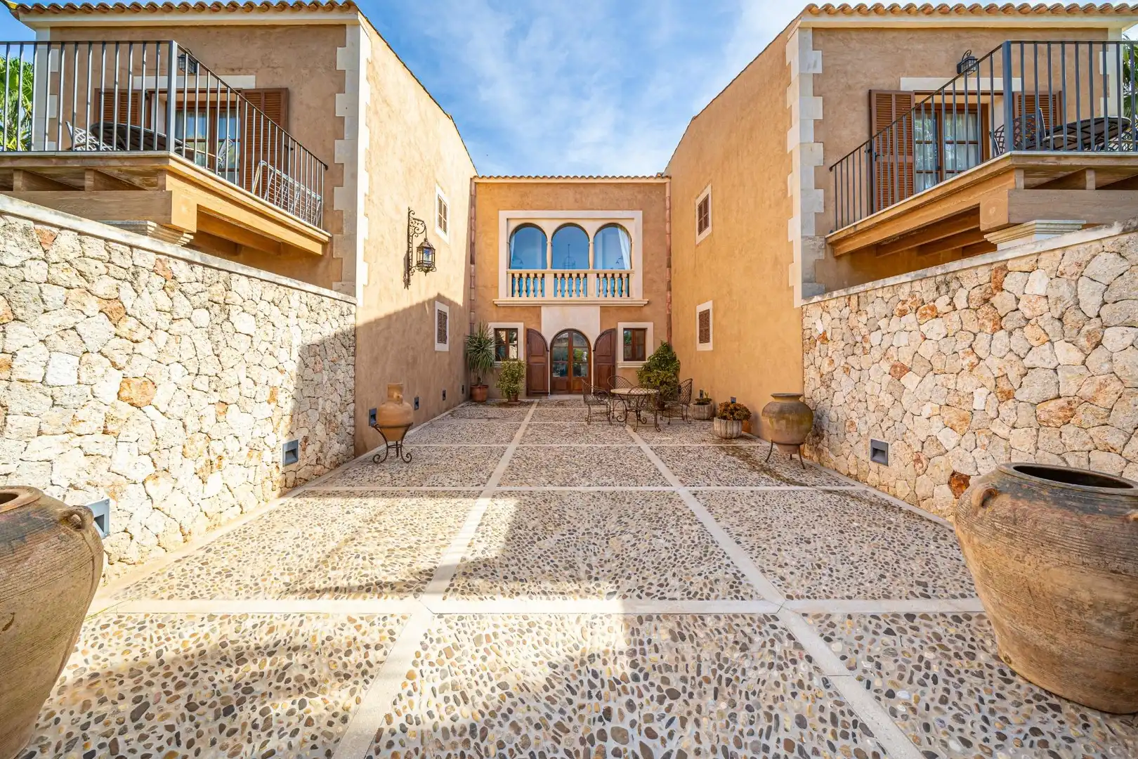 Vista exterior de Edificio en venta en Ses Salines con Piscina comunitaria