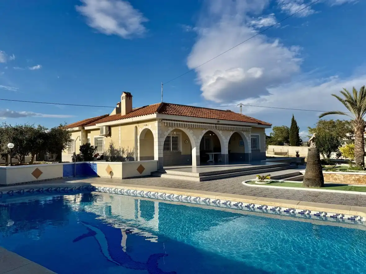 Außenansicht von Haus oder Chalet zum Verkauf in Elche / Elx mit Klimaanlage, Terrasse und Schwimmbad