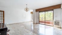 Living room of Flat for sale in  Granada Capital  with Terrace and Balcony