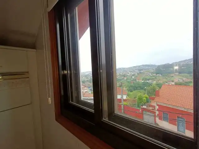 Habitación de Casa o chalet en venta en Vigo  con Calefacción, Jardín privado y Parquet
