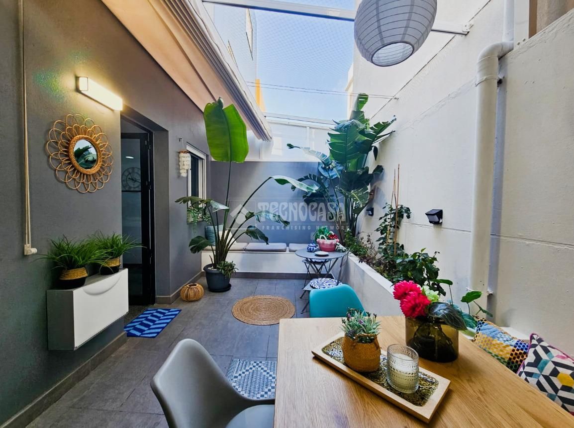 Terrace of Single-family semi-detached for sale in  Santa Cruz de Tenerife Capital  with Alarm