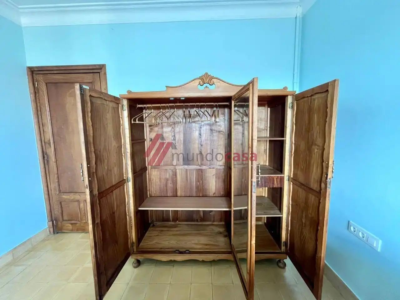 Dormitori de Pis per a compartir en Ferrol amb Calefacció, Parquet i Moblat