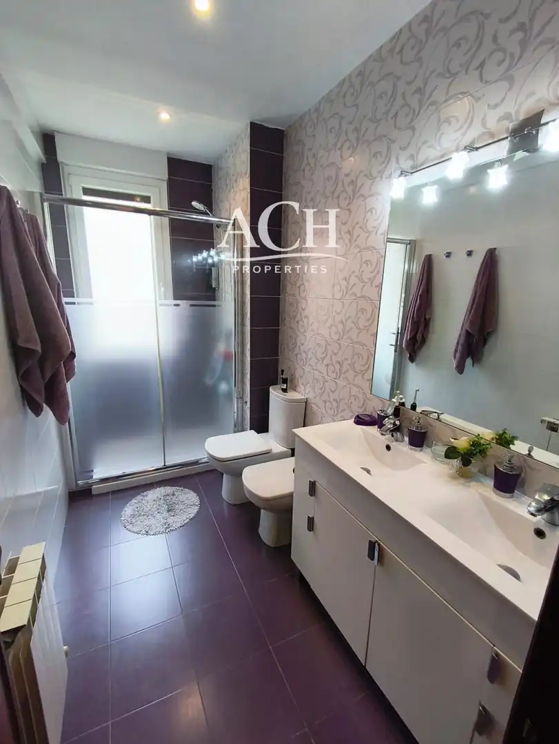 Baño de Piso de alquiler en Bilbao  con Amueblado, Lavadora y TV