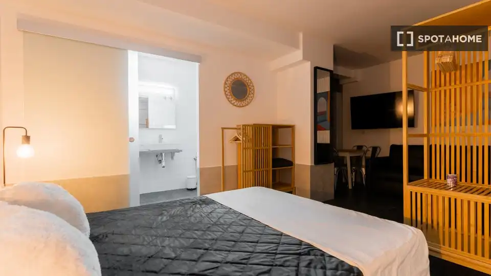 Bedroom of Flat for rent in Valencia  with Air Conditioner, Heating and Furnished
