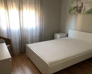 Bedroom of Flat to rent in  Zaragoza Capital  with Air Conditioner and Heating