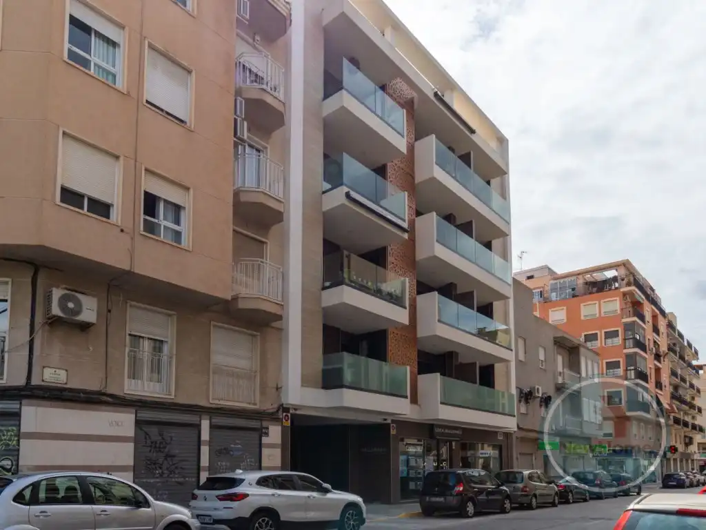 Vista exterior de Piso de alquiler en Elche / Elx con Aire acondicionado, Terraza y Piscina comunitaria
