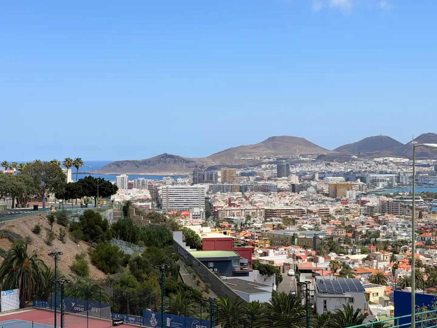 Vista exterior de Ático en venta en Las Palmas de Gran Canaria con Terraza