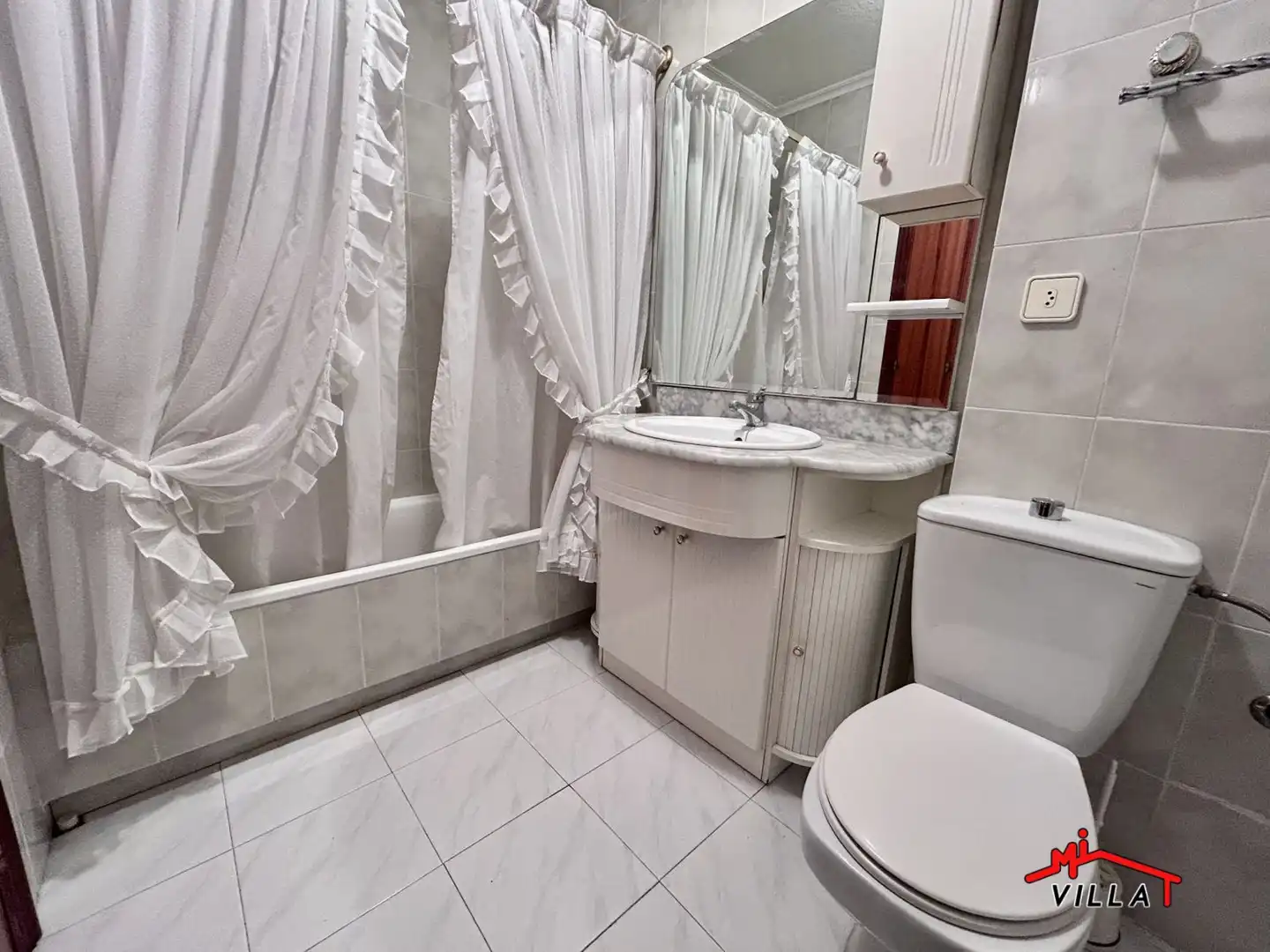 Baño de Casa adosada en venta en Laredo con Calefacción
