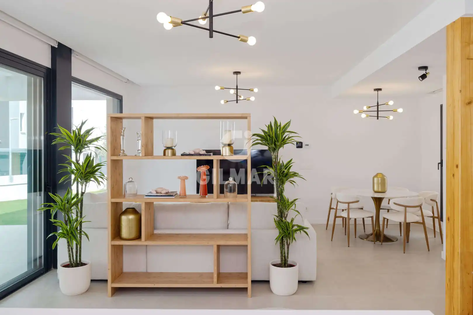 Sala de estar de Casa adosada en venta en Estepona con Calefacción, Jardín privado y Piscina