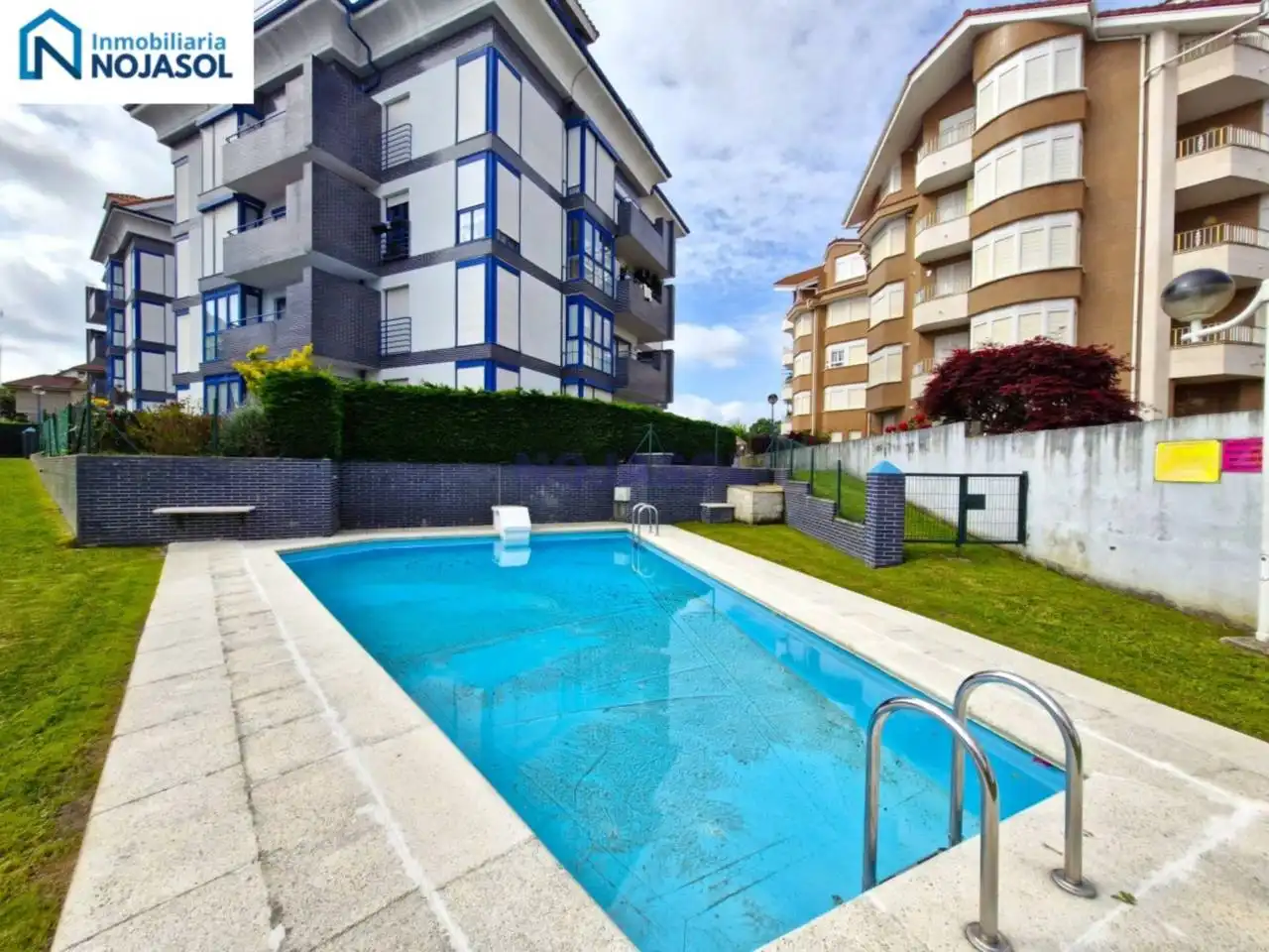 Piscina de Apartament en venda en Noja amb Calefacció, Terrassa i Traster