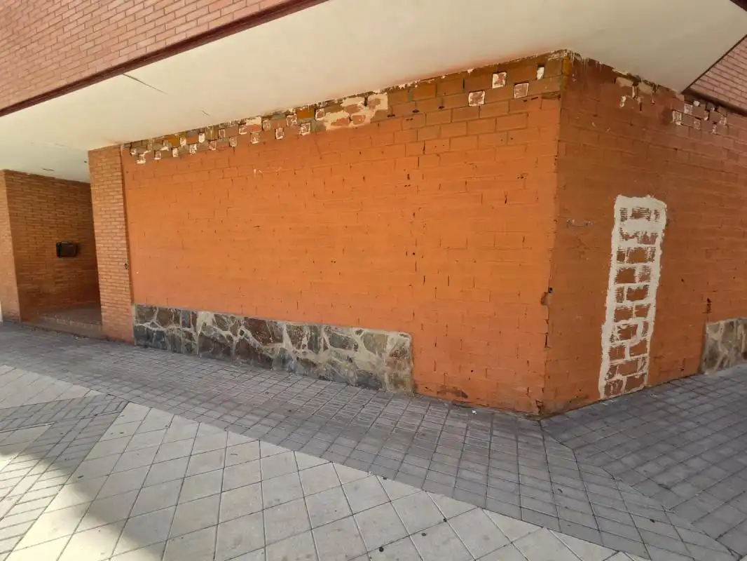 Vista exterior de Local en venda en Getafe amb Calefacció