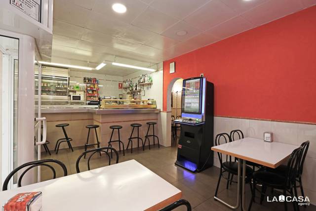 Local comercial en Venta en Carrer de la Mare de Déu del Remei en El Poble Sec - Parc de Montjuïc