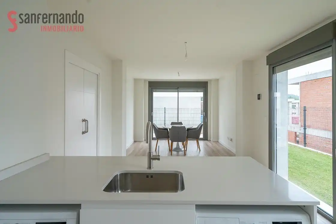 Cocina de Casa adosada en venta en Santa Cruz de Bezana con Calefacción, Jardín privado y Terraza