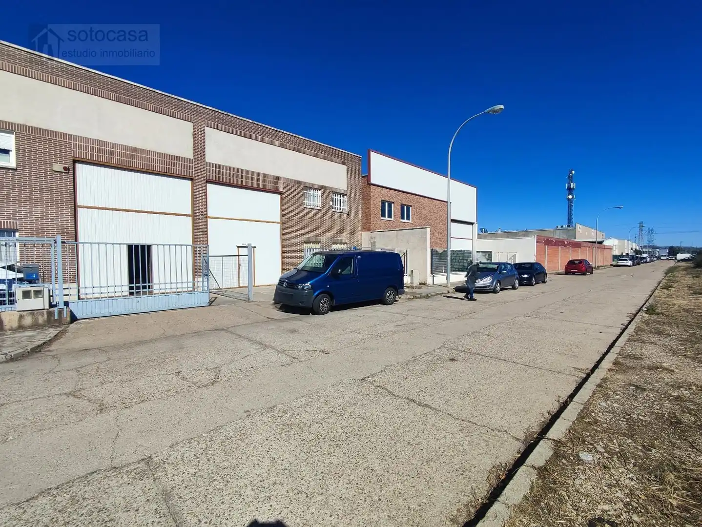 Nau industrial en venda a LOS ROSALES