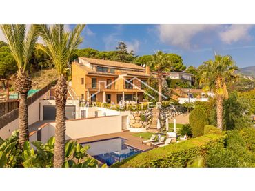 Chalet con piscina en venta en Cabrils