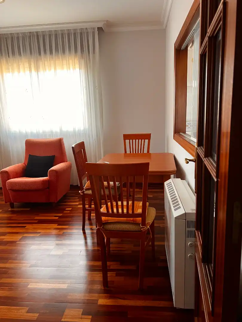 Menjador de Apartament en venda en Baiona amb Calefacció, Parquet i Moblat