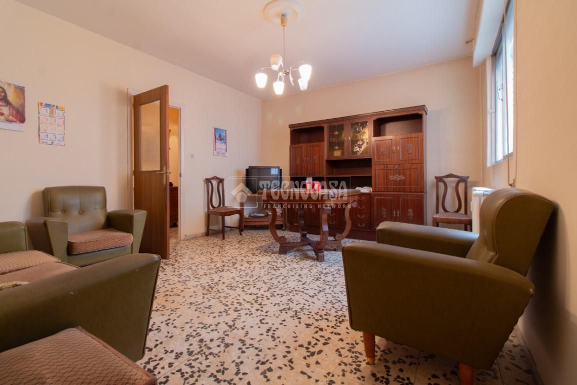 Sala d'estar de Pis en venda en Palencia Capital amb Calefacció