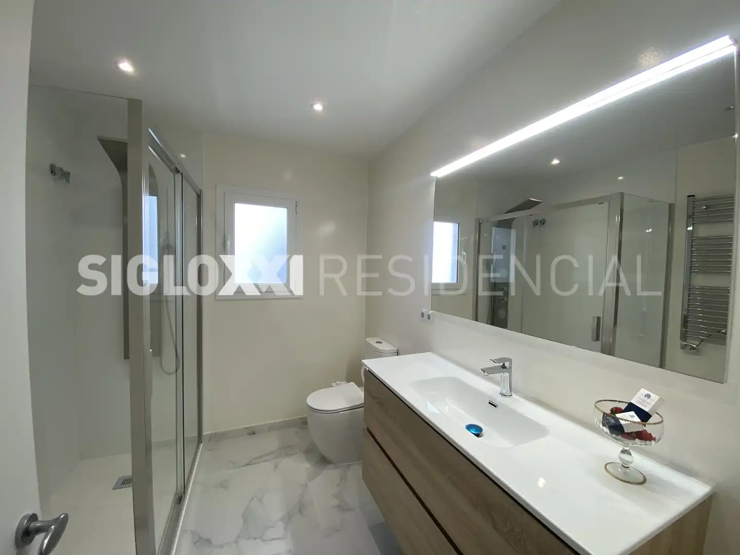 Badezimmer von Maisonette zum Verkauf in Barcelona mit Klimaanlage, Heizung und Möbliert