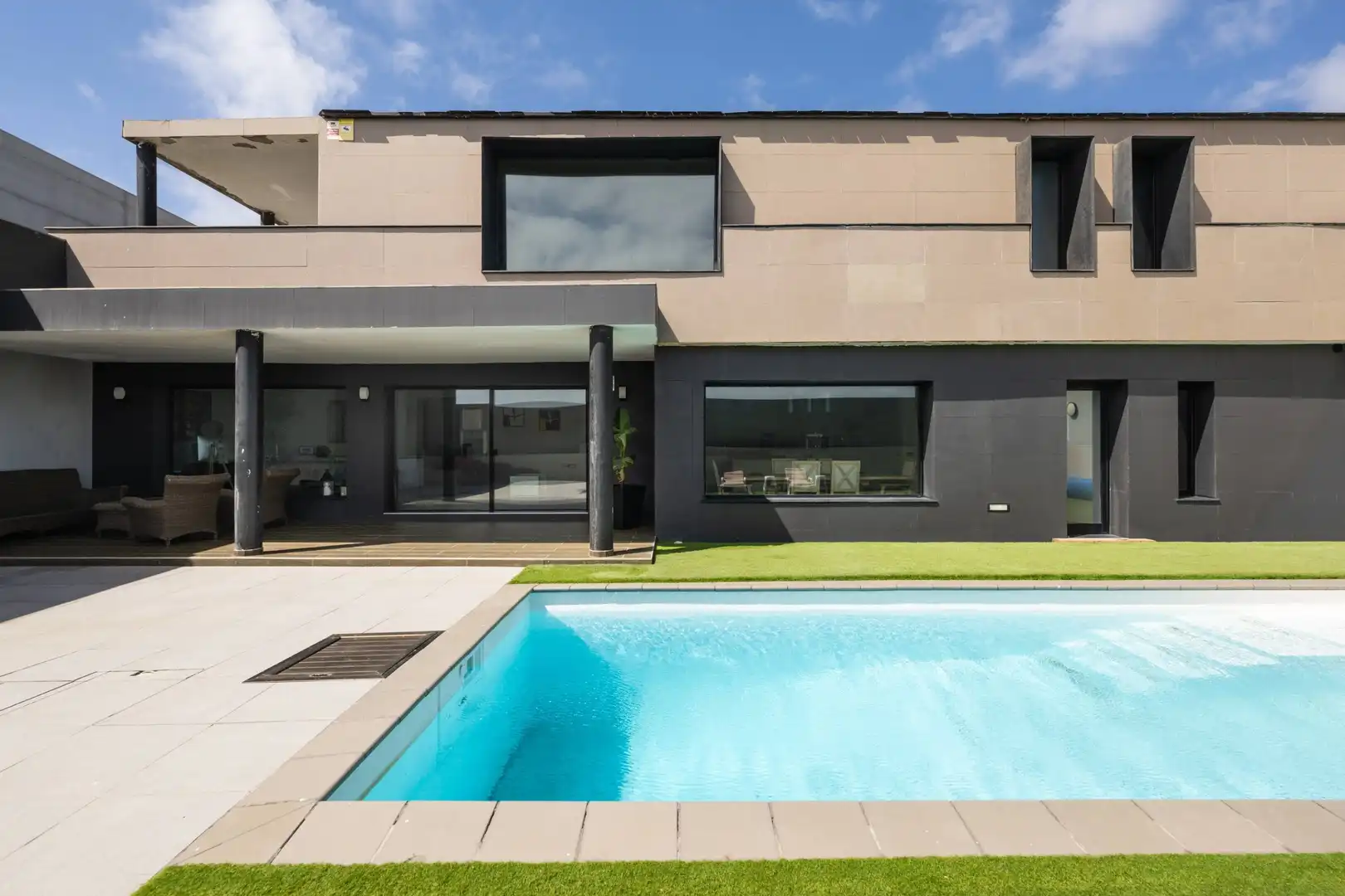 Vista exterior de Casa o xalet en venda en Telde amb Jardí privat, Terrassa i Traster
