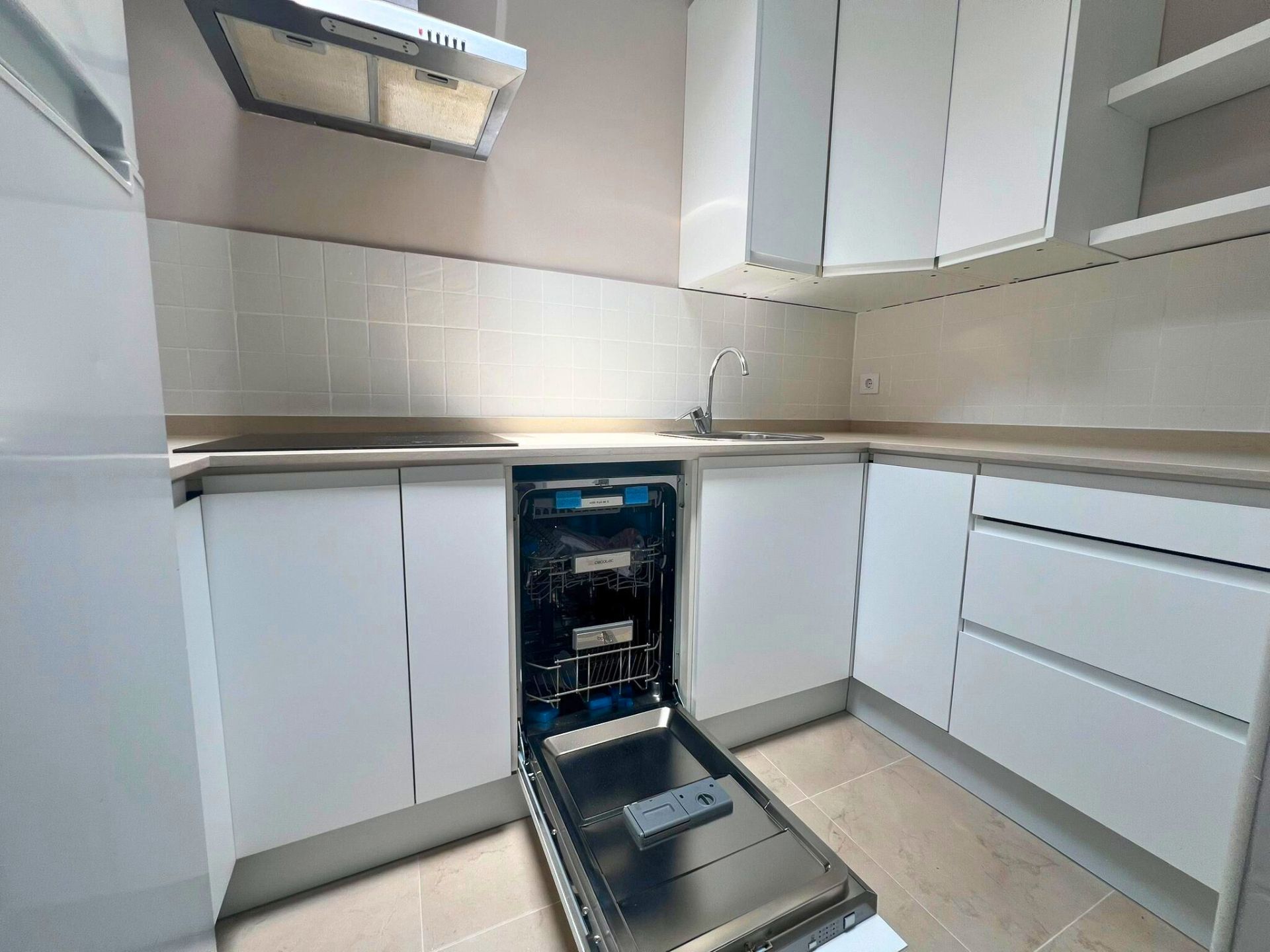 Cuina de Dúplex de lloguer en  Madrid Capital amb Aire condicionat, Calefacció i Moblat