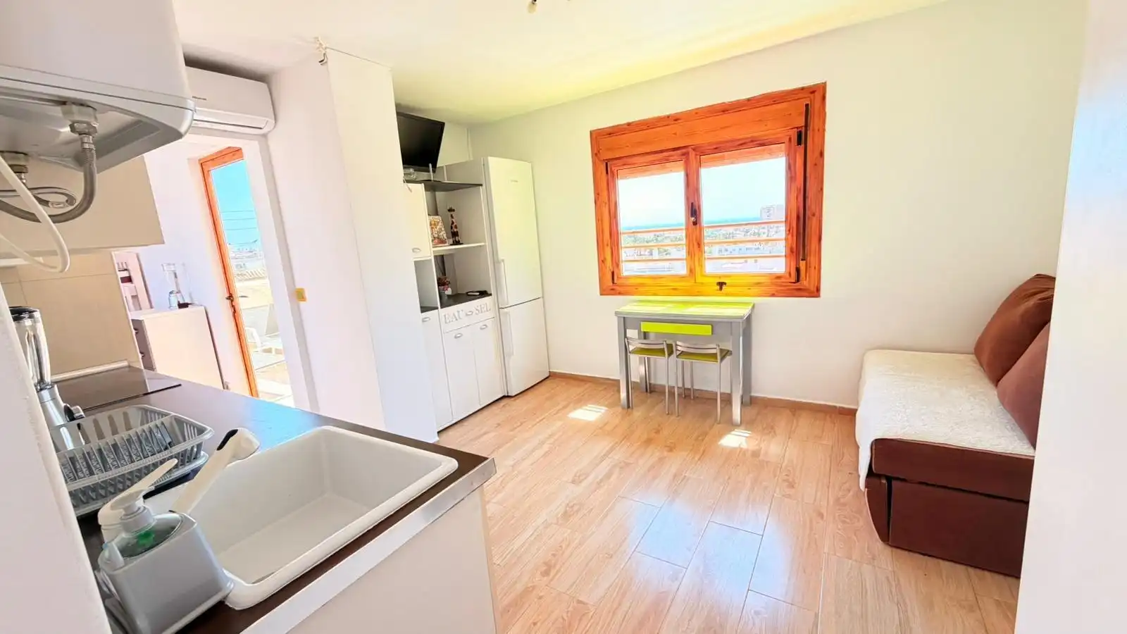 Cuina de Àtic en venda en Torrevieja amb Aire condicionat, Terrassa i Moblat