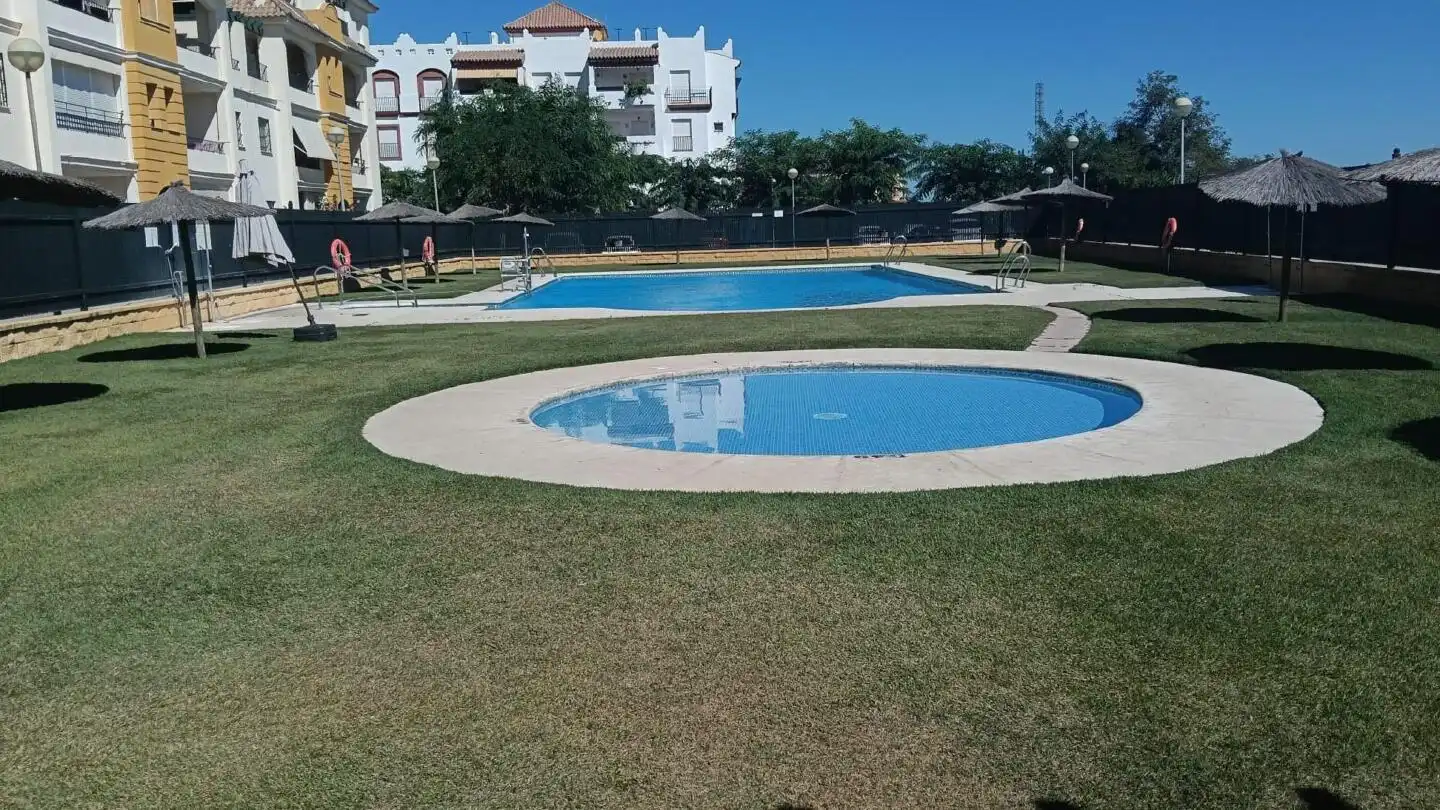 Swimming pool of Flat for sale in Chipiona