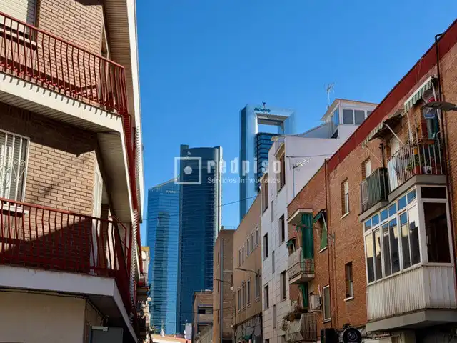 Vista exterior de Piso en venta en Madrid con Calefacción y Trastero
