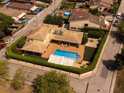 Vista exterior de Casa o xalet en venda en Llagostera amb Aire condicionat i Piscina