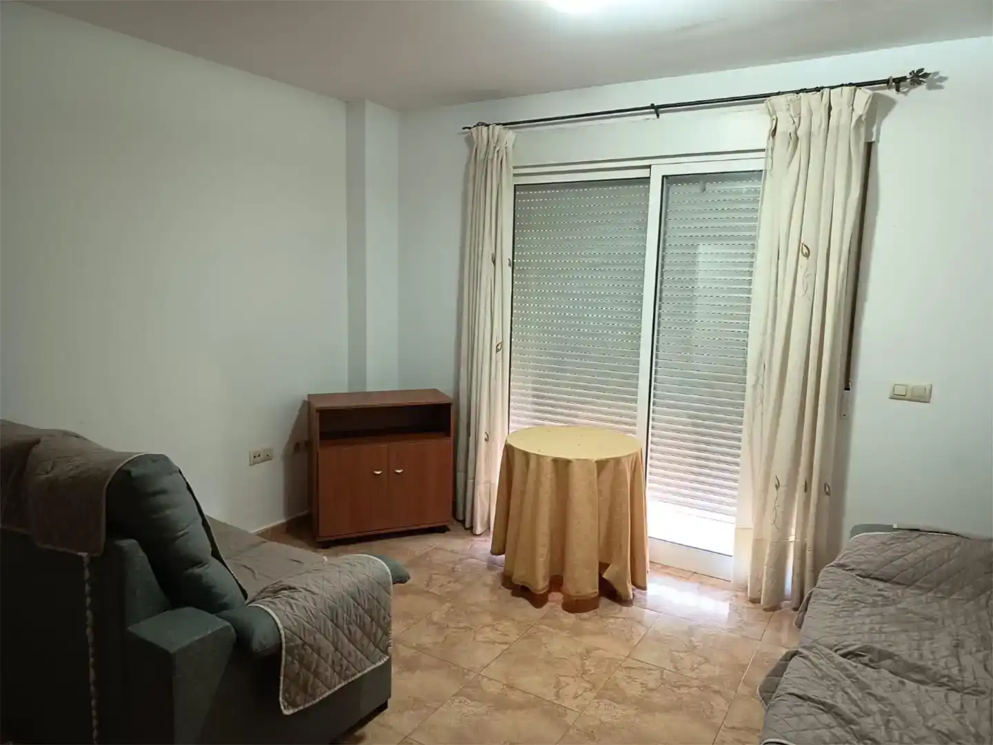 Sala d'estar de Pis en venda en Fuentealbilla amb Traster, Moblat i Forn