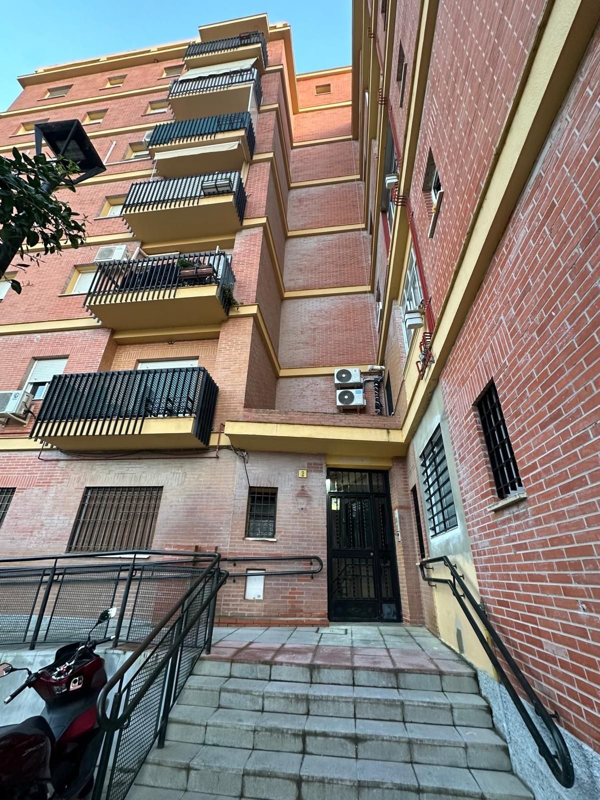 Vista exterior de Piso en venta en Utrera con Terraza y Balcón